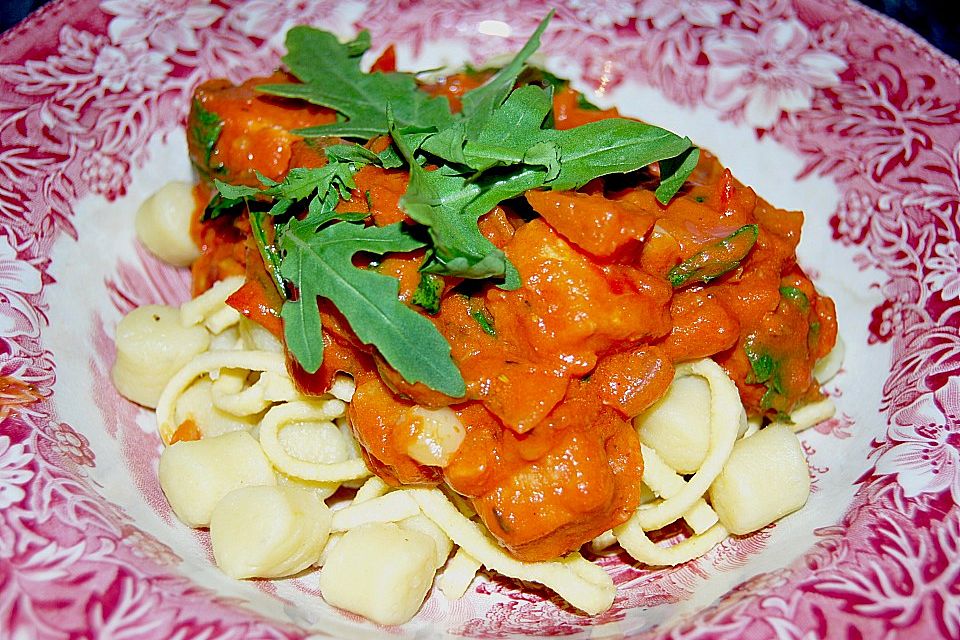 Gnocchi mit Lachs und Rucola