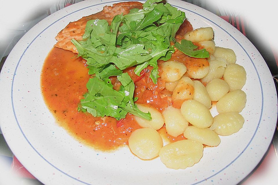 Gnocchi mit Lachs und Rucola