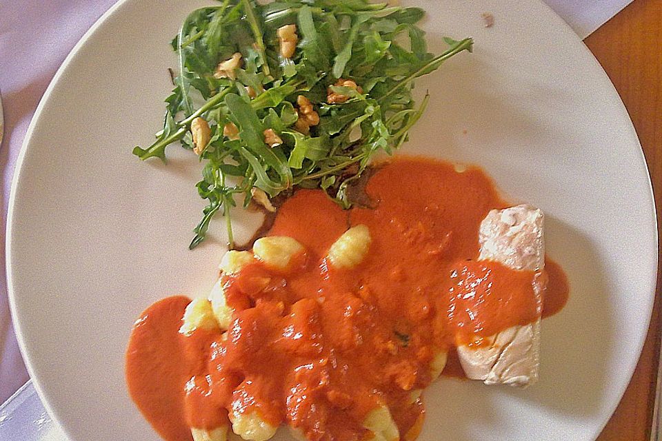 Gnocchi mit Lachs und Rucola