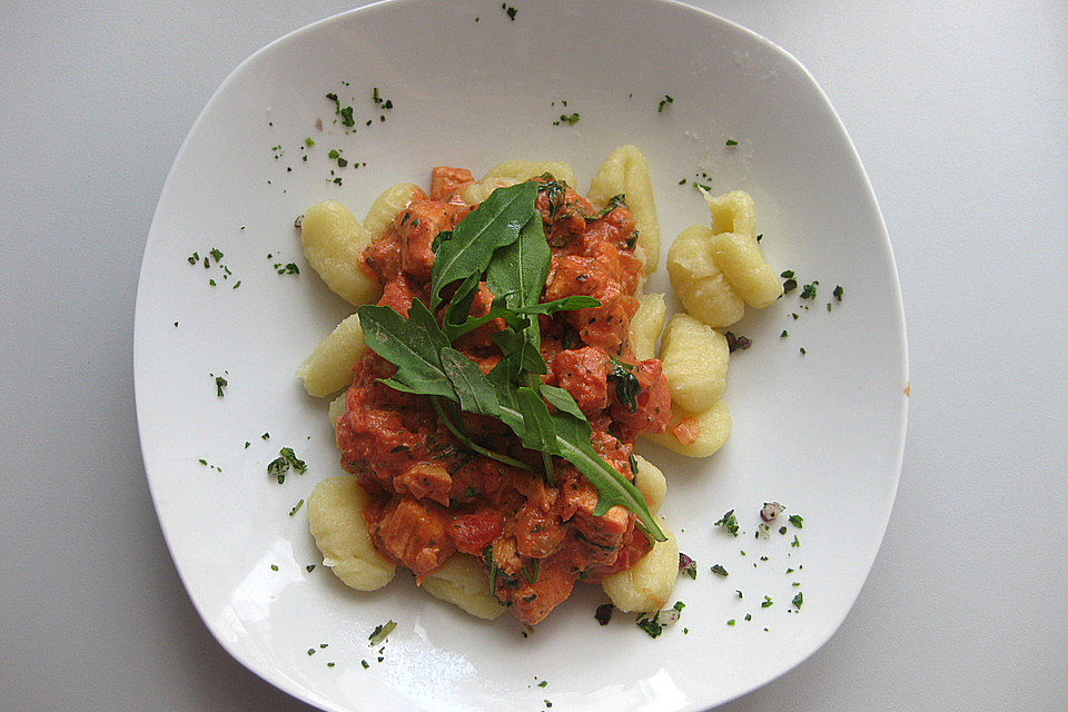 Gnocchi mit Lachs und Rucola