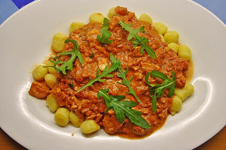 Gnocchi mit Lachs und Rucola