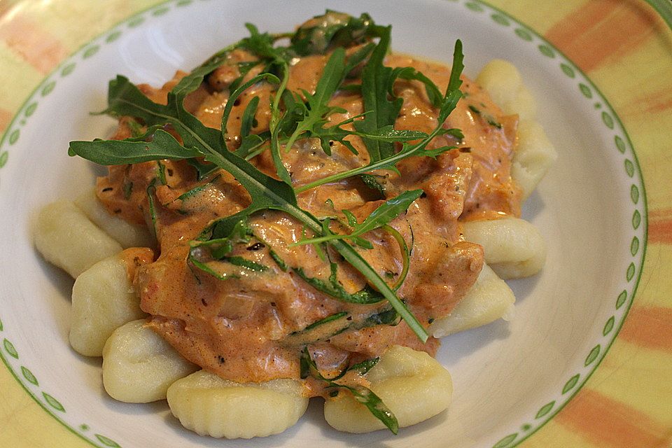 Gnocchi mit Lachs und Rucola