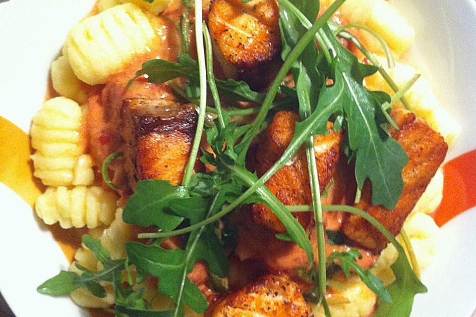 Gnocchi mit Lachs und Rucola