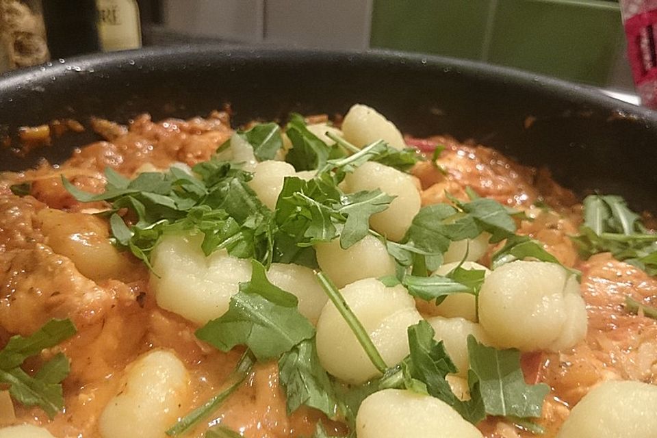 Gnocchi mit Lachs und Rucola