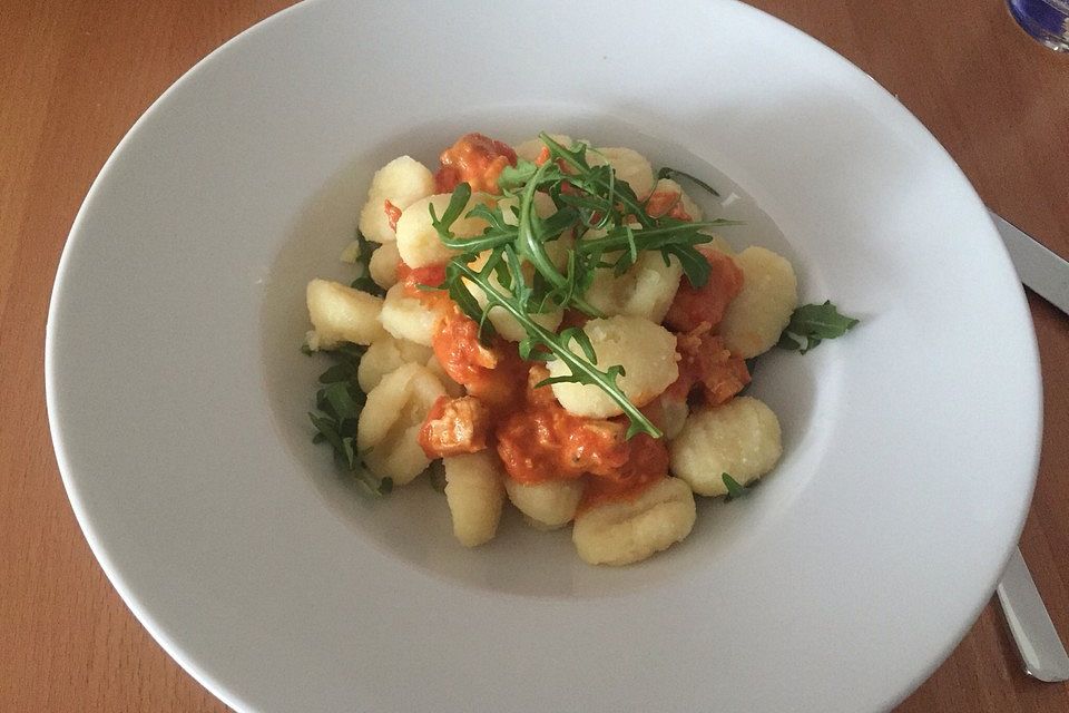 Gnocchi mit Lachs und Rucola