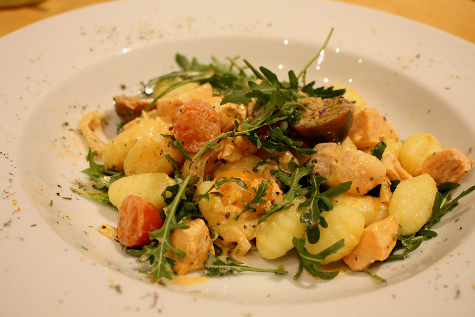 Gnocchi mit Lachs und Rucola