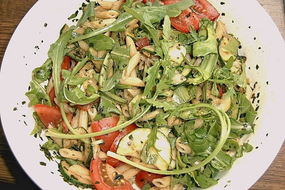 Nudelsalat mit Rucola