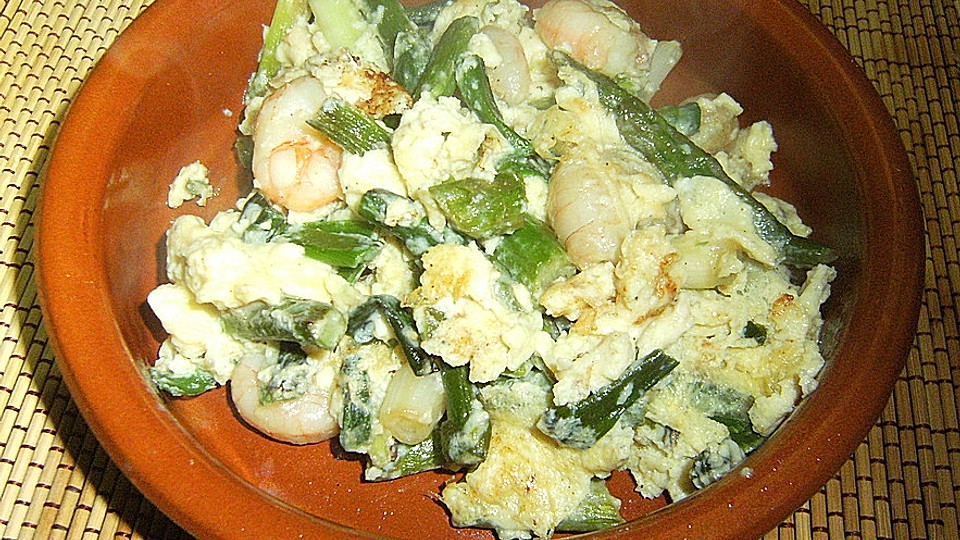 Rührei mit jungem Knoblauch, grünem Spargel und Garnelen oder Gambas ... Rührei mit jungem Knoblauch, grünem Spargel und Garnelen oder Gambas ...