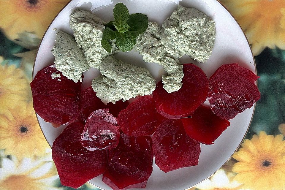 Rote Bete mit Tofu-Minz-Nocken