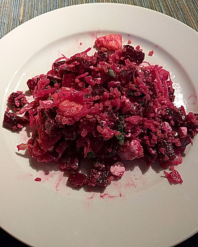 Orientalischer, roter Reissalat mit Granatapfel, Cranberries und