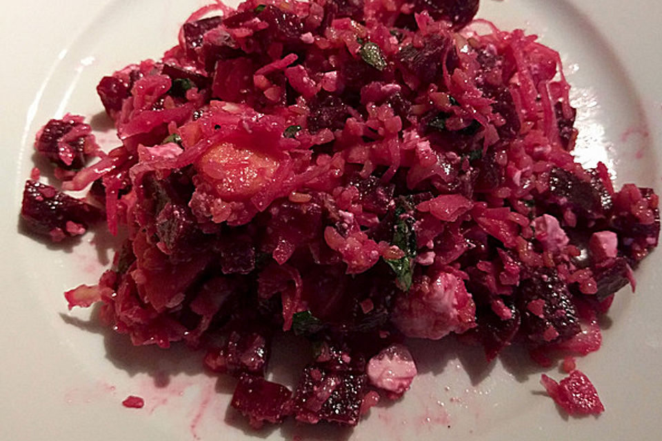 Rote-Bete-Apfel-Salat mit Bulgur, Feta und Minze