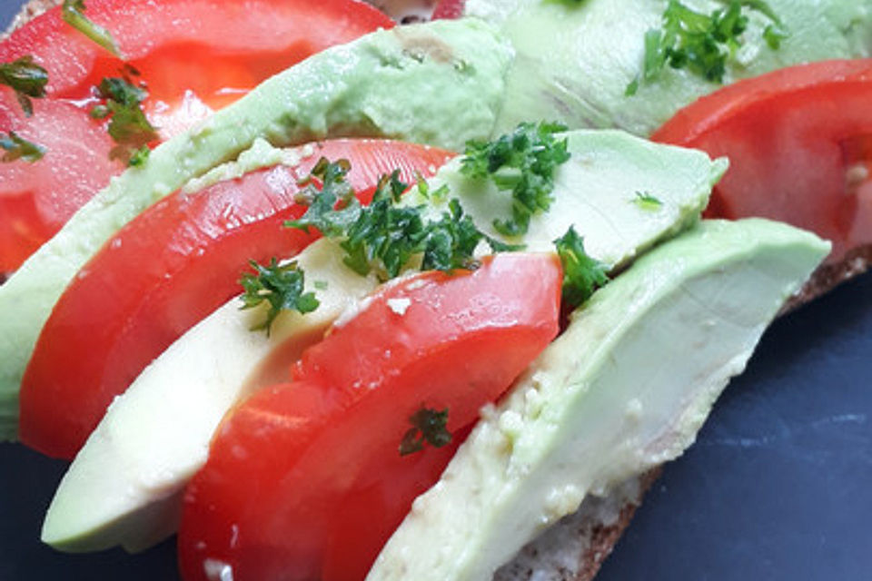 Tomaten-Avocado-Brotbelag Tomaten-Avocado-Brotbelag