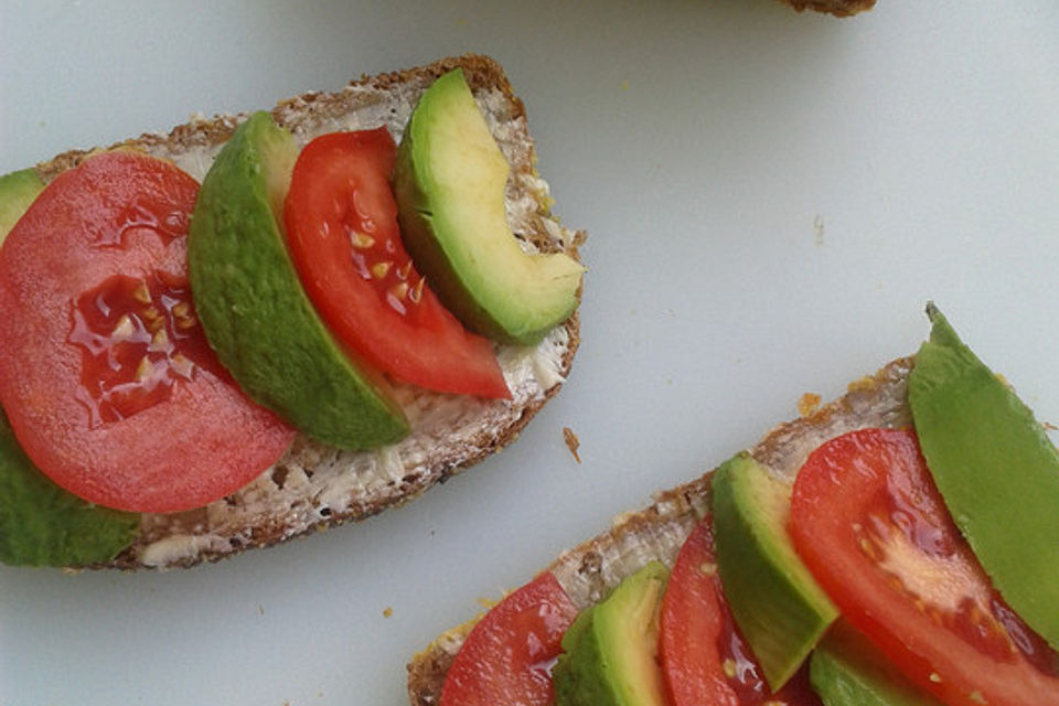 Tomaten-Avocado-Brotbelag Tomaten-Avocado-Brotbelag