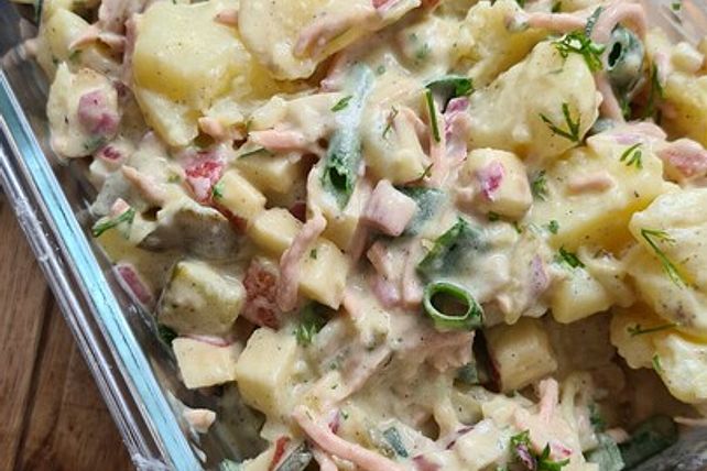 Kartoffelsalat mit Fleischwurst und Äpfeln von stormwitch| Chefkoch