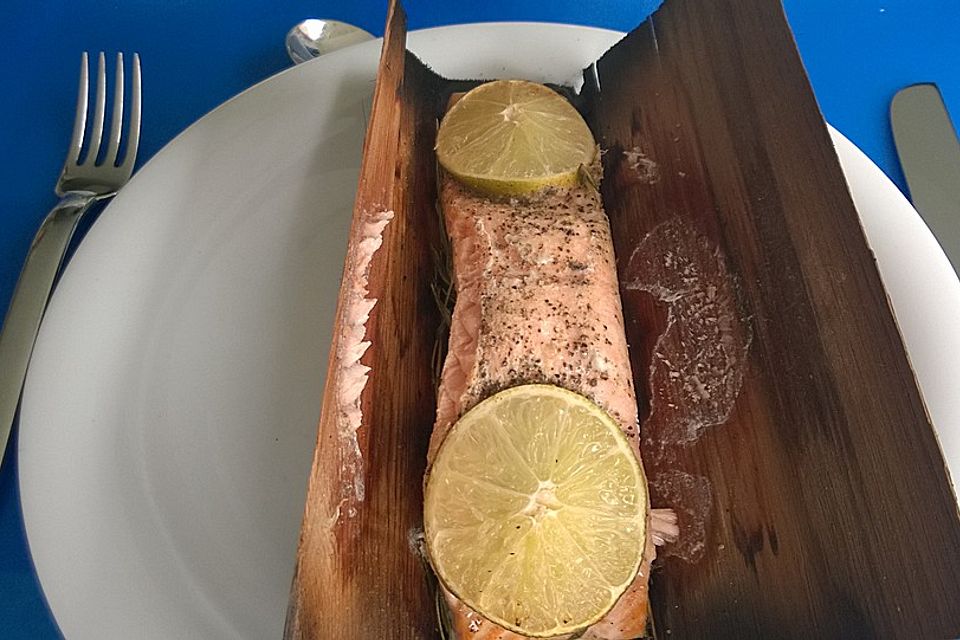 Lachs im Wood Paper mit Gemüsebeilage vom Grill