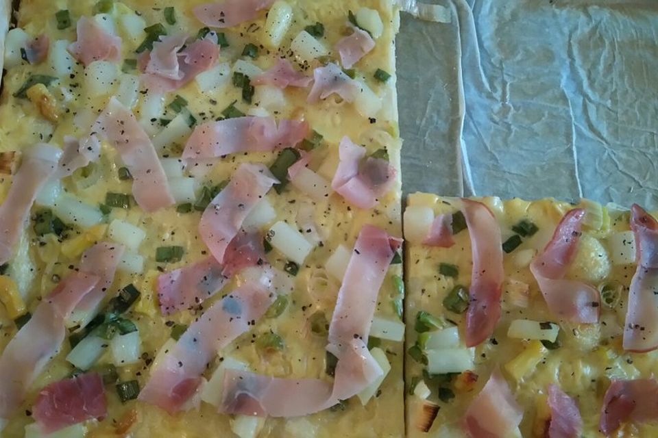 Spargelflammkuchen