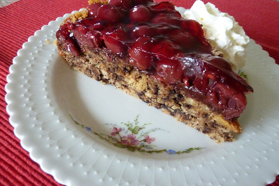 Kirschkuchen mit saftigem Boden ohne Mehl