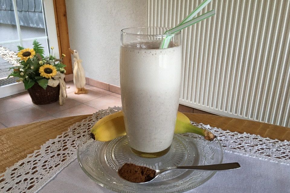 Bananen-Milchshake mit Zimt