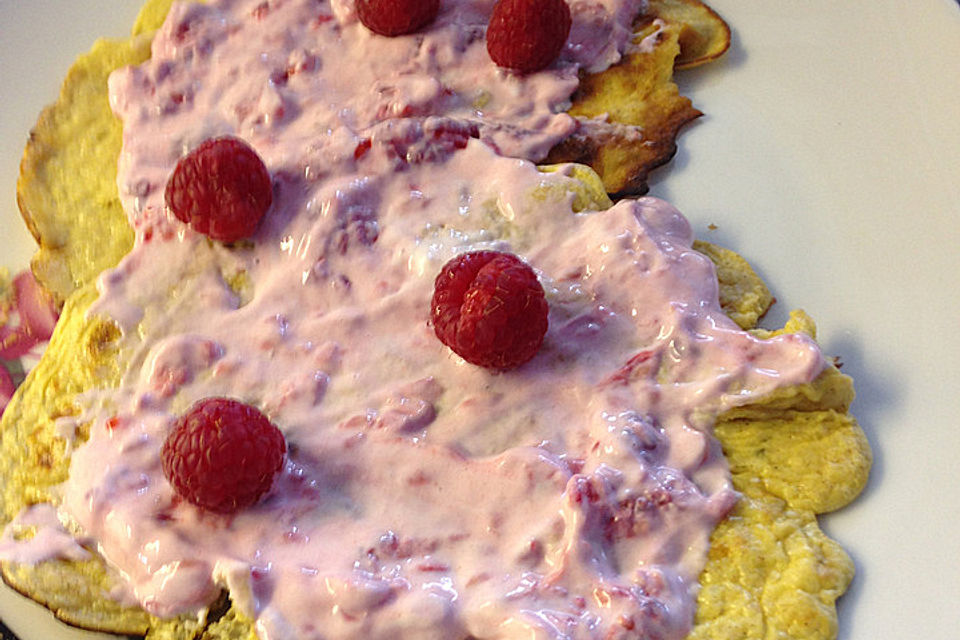 Frischkäse-Pfannkuchen mit Beeren-Joghurt