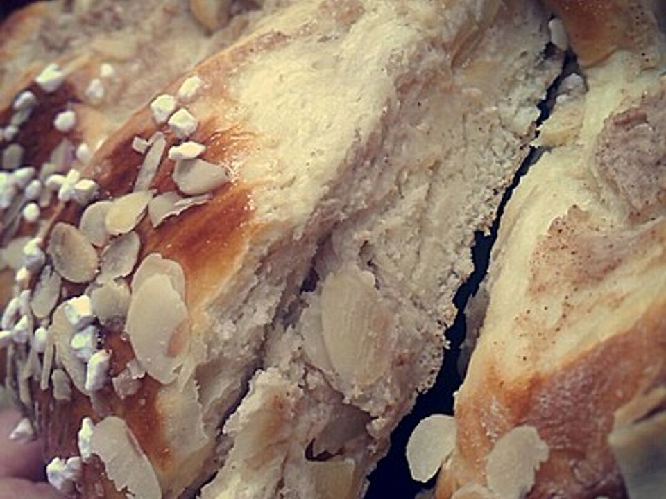 Hefezopf mit Zimtquark-Apfelfüllung von Lilchen3 | Chefkoch