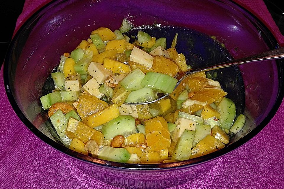 Gurken-Mango-Salat mit Orangen