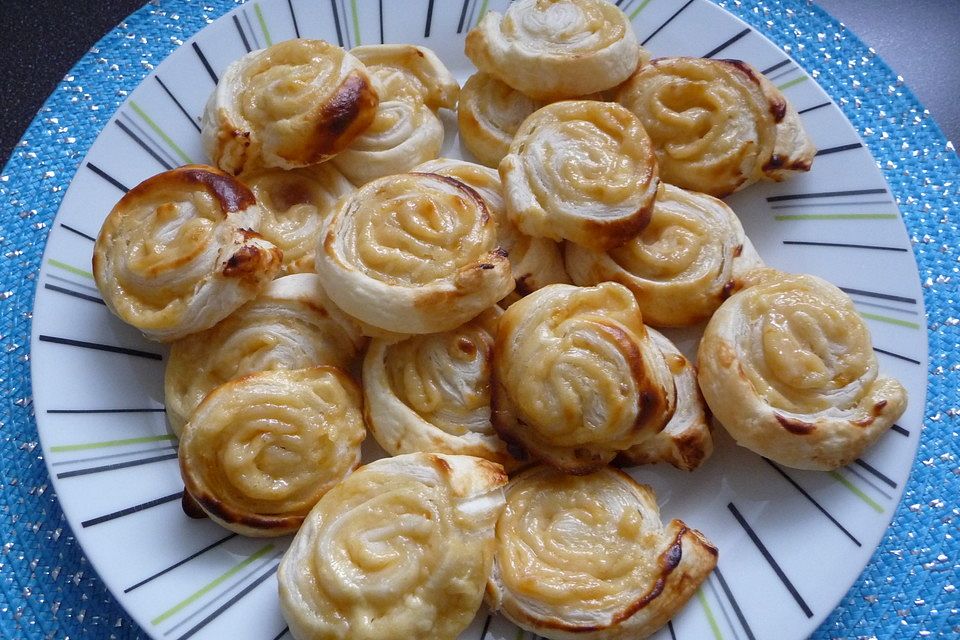 Mini Aprikosen-Frischkäse-Schnecken