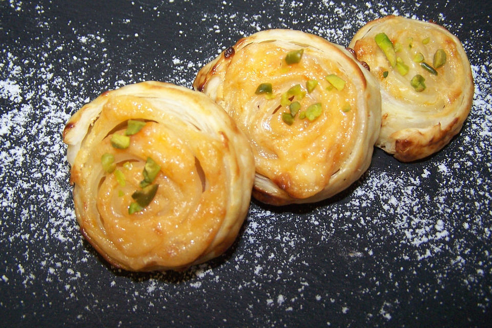 Mini Aprikosen-Frischkäse-Schnecken