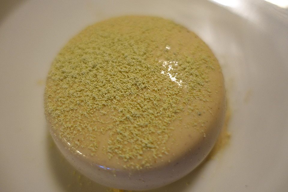 Weiße Schokolade-Wasabi-Panna cotta