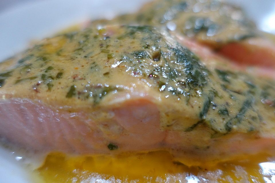 Lachs mit Estragon-Senf-Butter