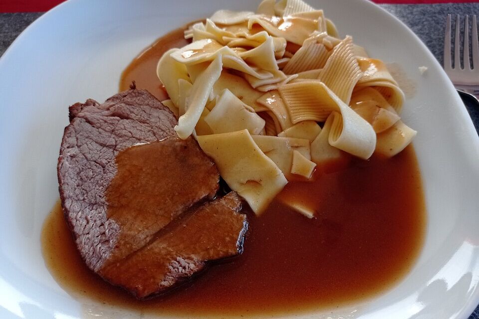 Rinderschmorbraten aus dem Backofen Rinderschmorbraten aus dem Backofen