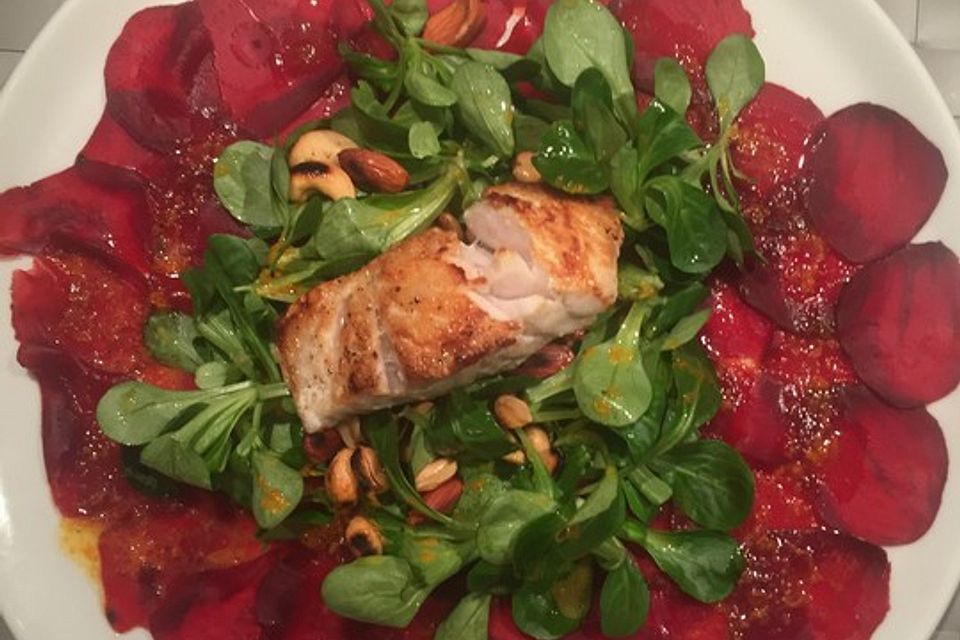 Zander mit Rote Bete-Carpaccio und Feldsalat