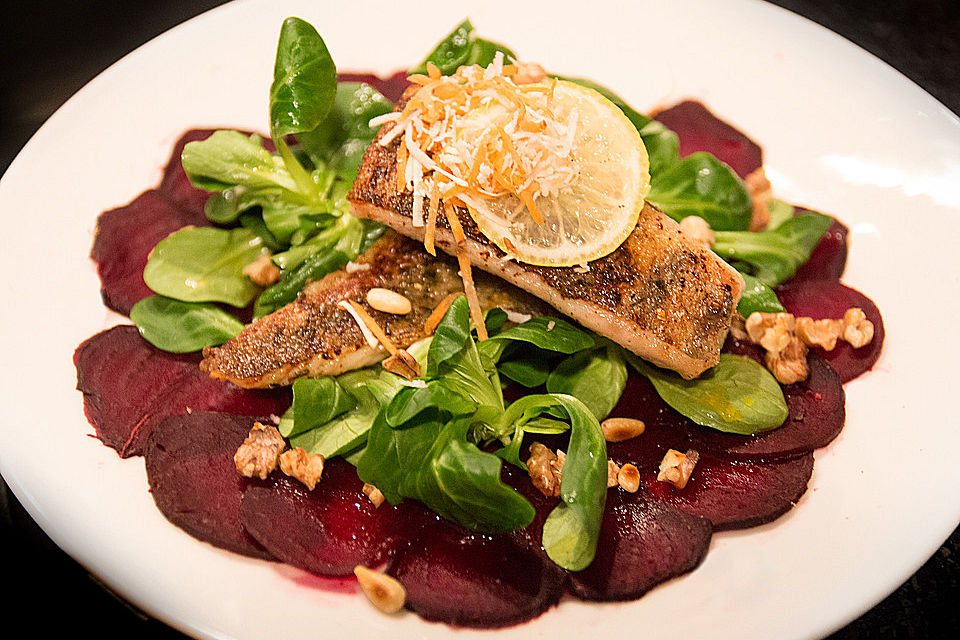 Zander mit Rote Bete-Carpaccio und Feldsalat