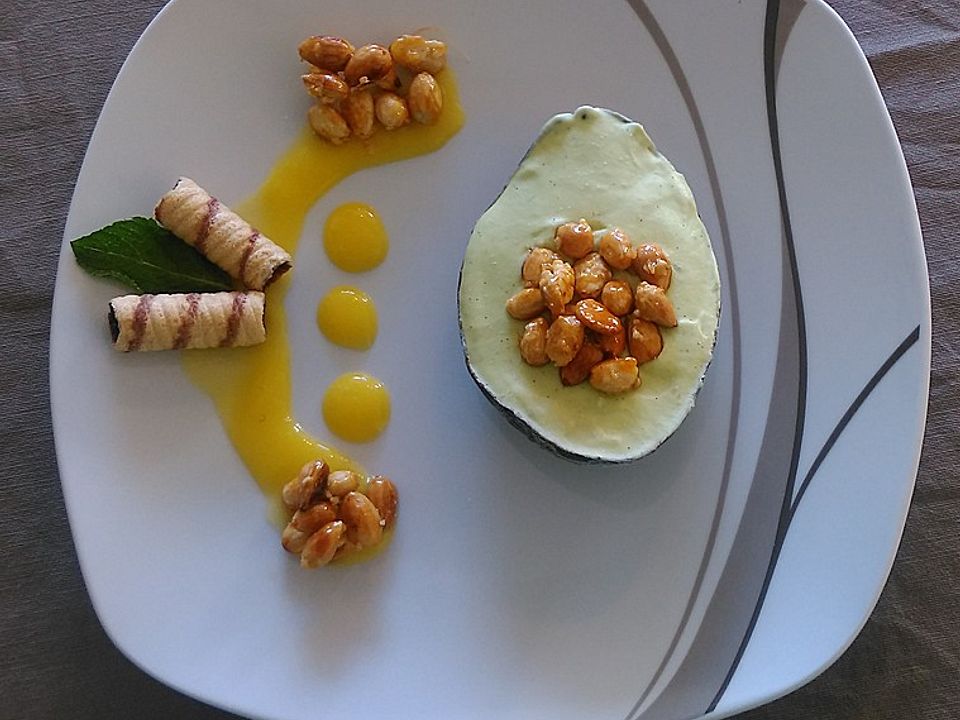Avocado Eis Mit Mango Sauce Und Gebrannten Mandeln Von Jomareca Chefkoch