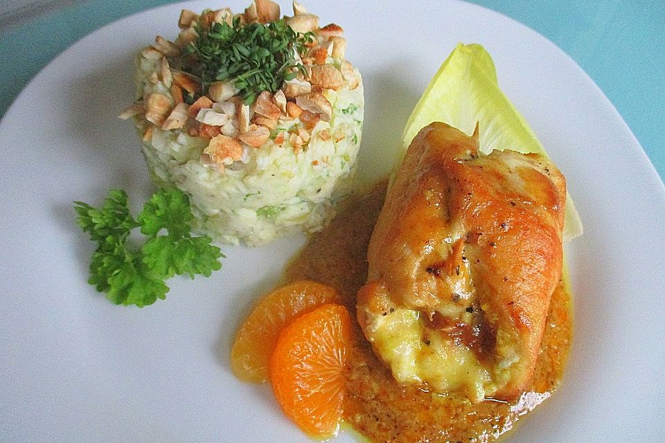 Gefüllte Hähnchenroulade auf Mandarinensauce an Chicorée-Kartoffelpüree mit gerösteten Cashews