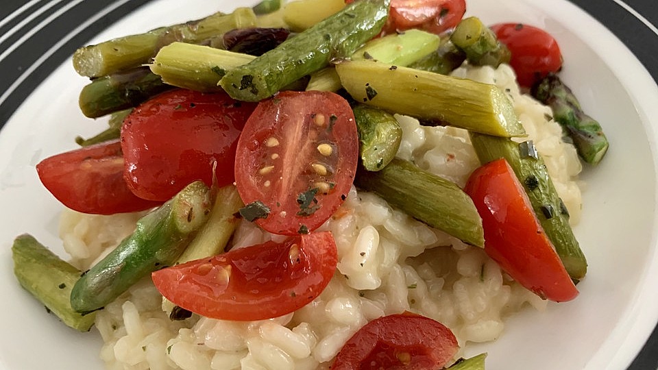 Grünes Spargelrisotto von herzenswärmer