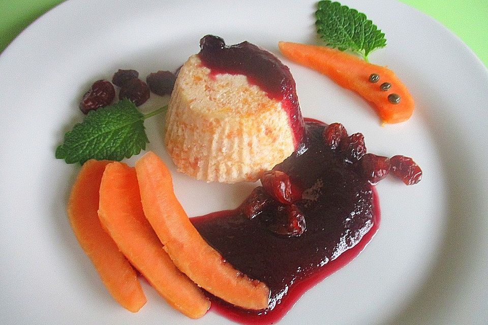 Papaya-Sahne-Dessert mit Cranberry-Sauce