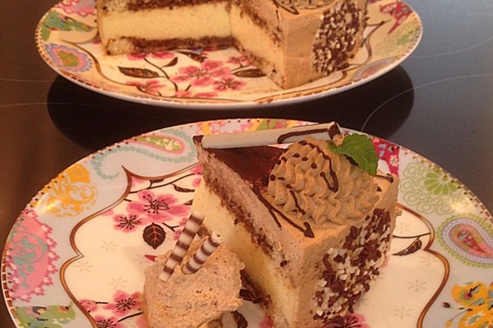 Eierlikör-Vanille-Torte mit Espressosahne