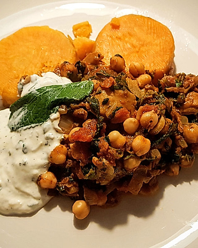 Jüdisch-palästinensische Honig-Süßkartoffeln mit Kichererbsen und Spinat