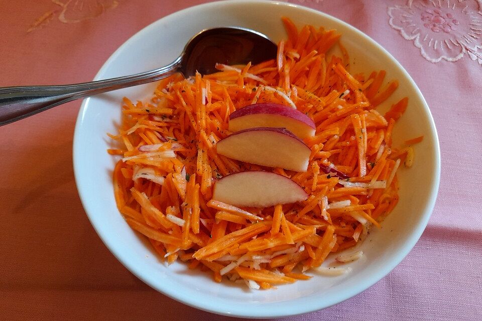 Apfel-Möhren-Salat