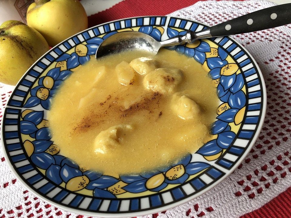 Quittensuppe mit Apfelstücken und Mehlklößchen von karlhagenvontronje ...