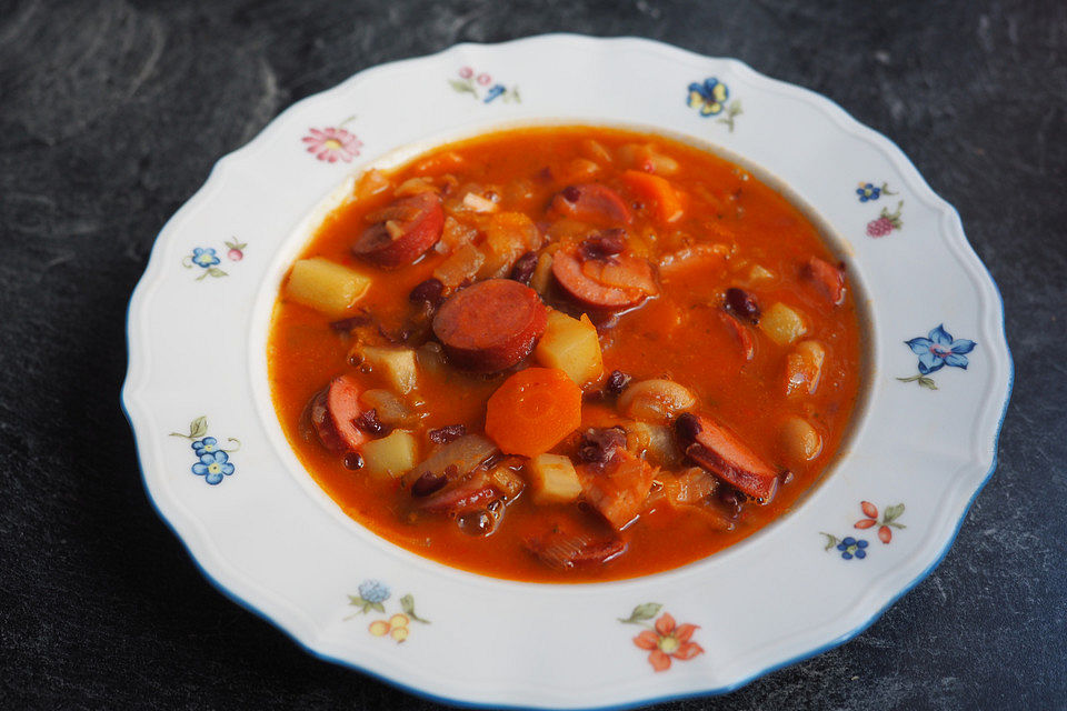 Rote würzige Bohnensuppe