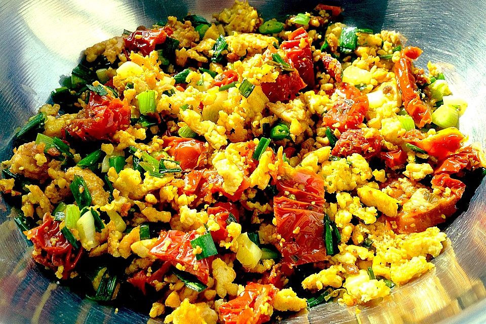 Rührtofu mit getrockneten Tomaten