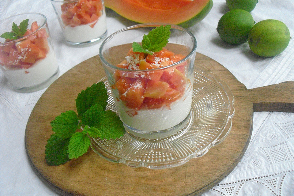 Papaya auf Kokos-Joghurt