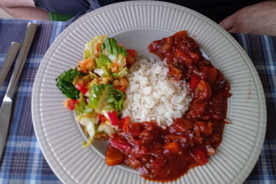 Hackfleisch-Sahne-Soße mit Tomate und Paprika