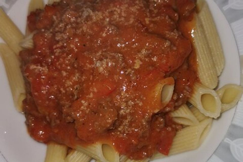 Hackfleisch-Sahne-Soße mit Tomate und Paprika