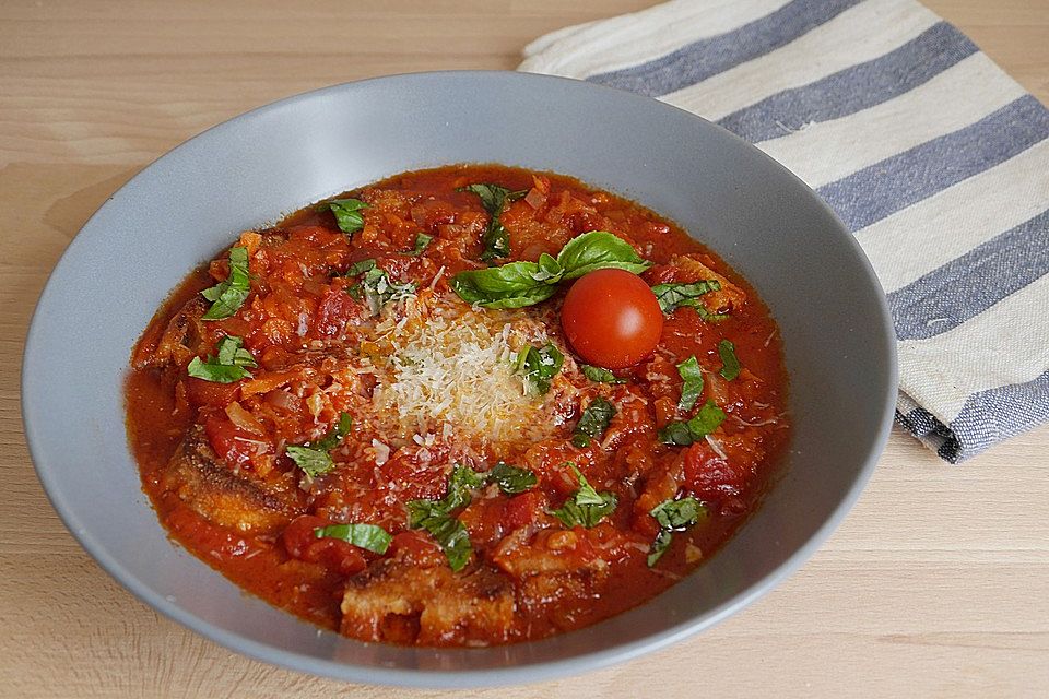 Tomaten-Brot-Suppe