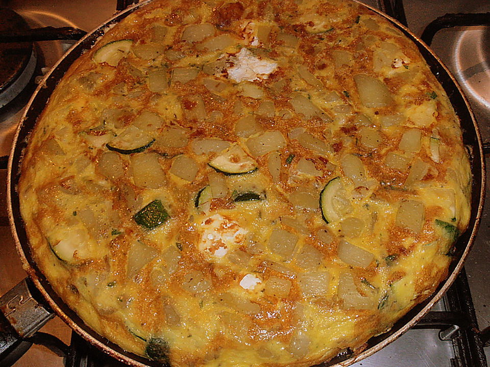 Kartoffel-Zucchini-Tortilla mit Brunnenkresse von LeHucon| Chefkoch