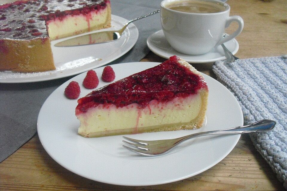 Pudding-Schmand-Kuchen mit Himbeeren