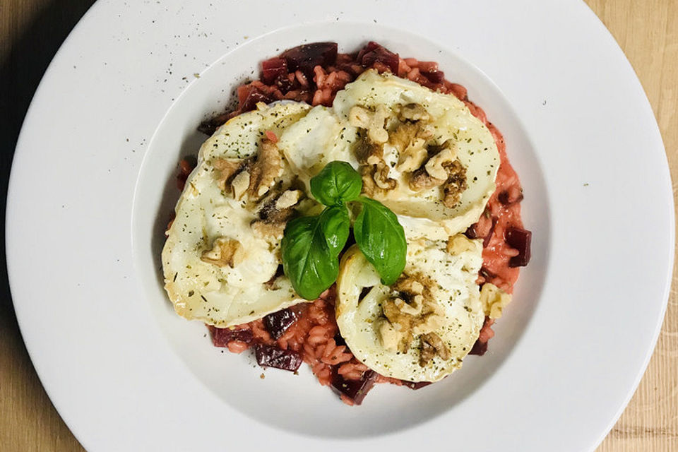 Warmer Ziegenkäse auf Rote-Bete-Risotto