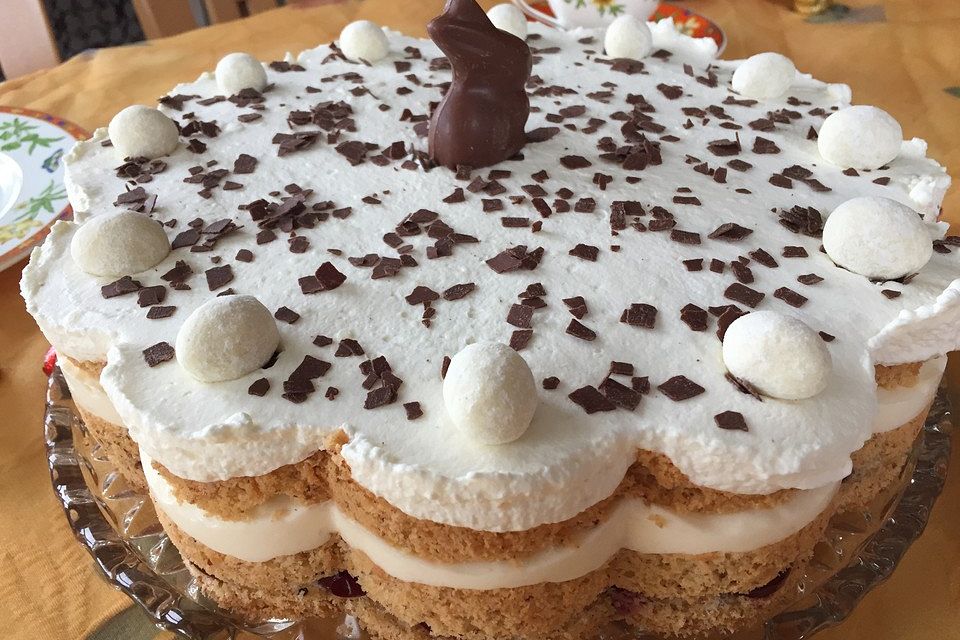 Ostertorte mit Joghurt - Eierlikör Kirschfüllung Ostertorte mit Joghurt - Eierlikör Kirschfüllung